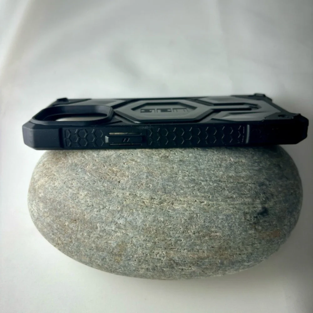 UAG - Monarch Pro Series Case with Magsafe for Apple iPhone 15 Pro Max - Carbon